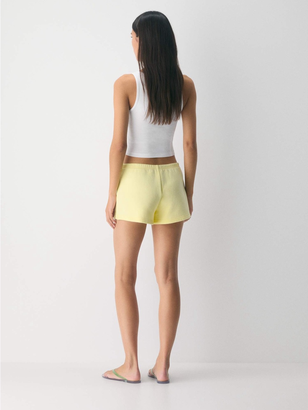Aritzia Cozy Sweatfleece Boyfriend Lo-Rise Mini Short Lemonade - Picture 4 of 4